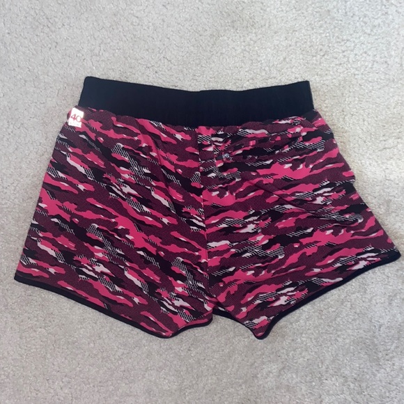 Herbalife Nutrition- pink camo workout shorts - Picture 2 of 3